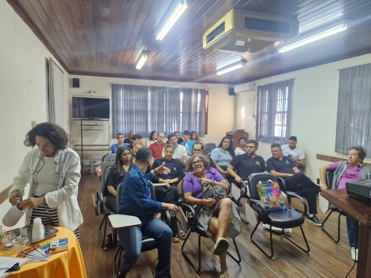 Participantes reunidos na sala de capacitação da SEDTUR, em Rio das Ostras